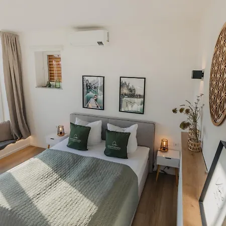 Mainterrasse Boardinghouse Am Fluss Klimatisierte Apartments Mit 80Qm Terrasse Miltenberg Esterno foto