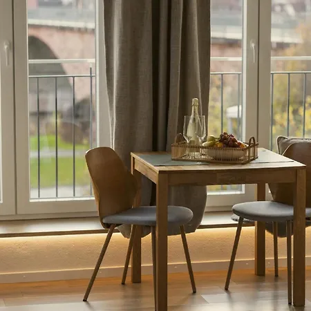 Mainterrasse Boardinghouse Am Fluss Klimatisierte Apartments Mit 80Qm Terrasse Miltenberg Esterno foto