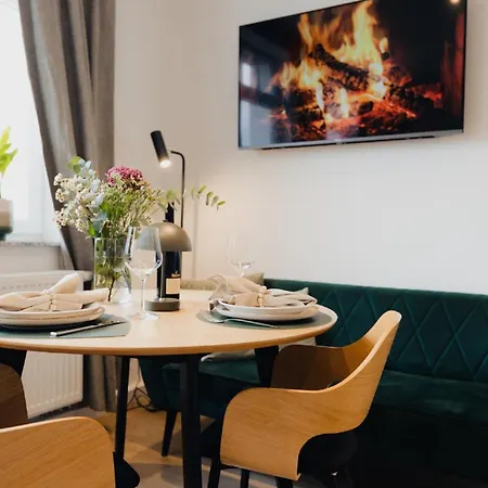 Mainterrasse Boardinghouse Am Fluss Klimatisierte Apartments Mit 80Qm Terrasse Miltenberg Esterno foto