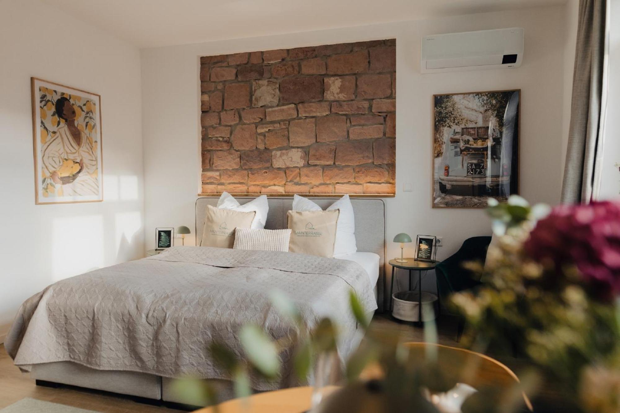 Mainterrasse Boardinghouse Am Fluss Klimatisierte Mit 80qm Terrasse Apartment Miltenberg