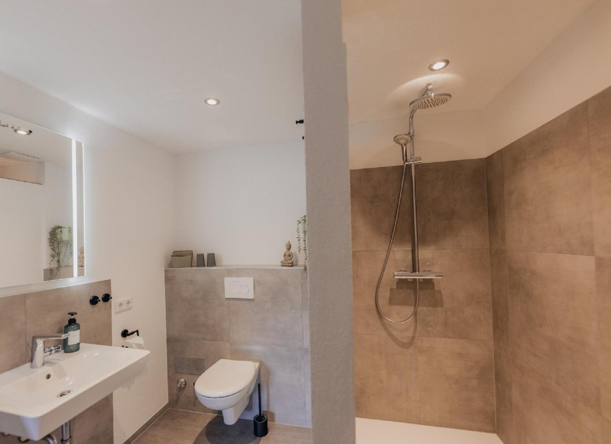 Mainterrasse Boardinghouse Am Fluss Klimatisierte Mit 80qm Terrasse Apartment Miltenberg