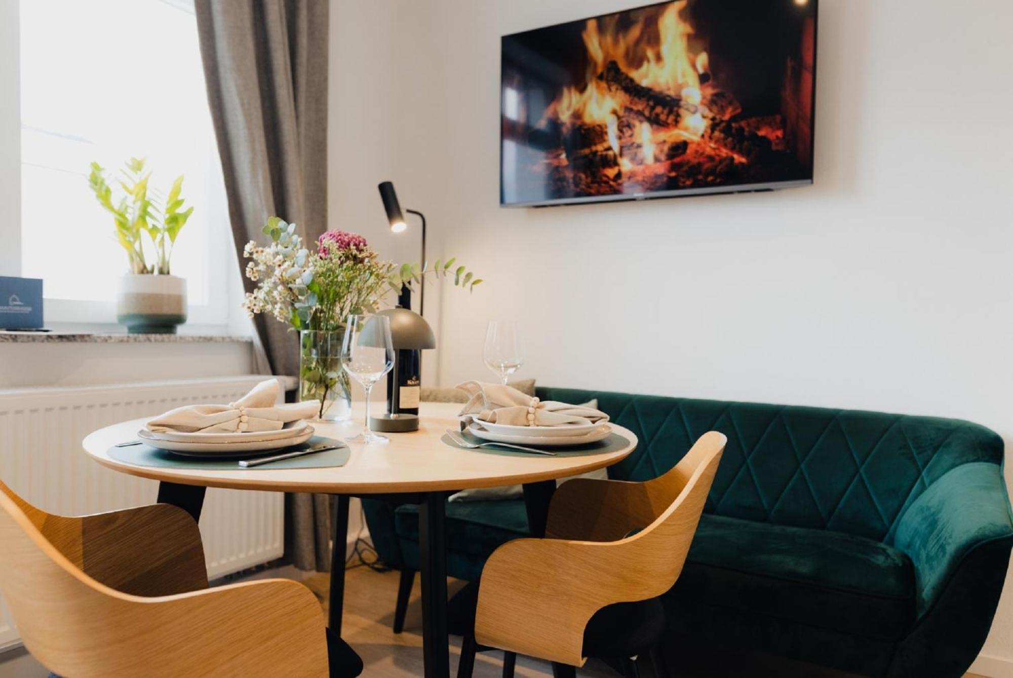 Mainterrasse Boardinghouse Am Fluss Klimatisierte Mit 80qm Terrasse Apartment Miltenberg